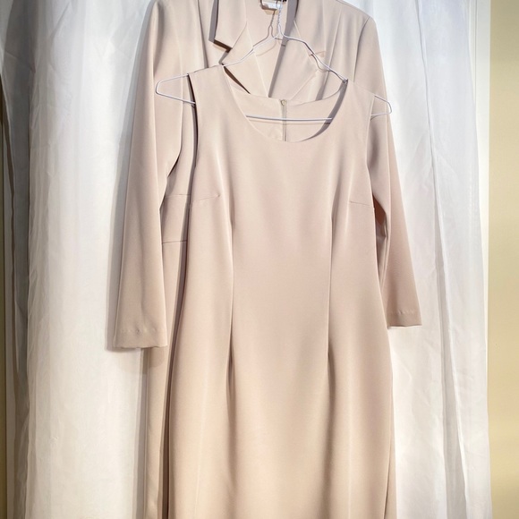 ELEGANT SIGNATURE DRESS SET - Picture 4 of 7